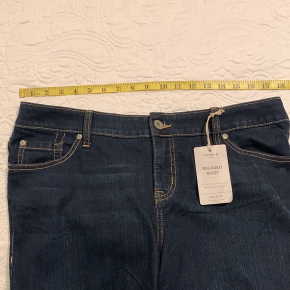NEW TORRID Women Relaxed Boot Jeans - Picture 13 of 15